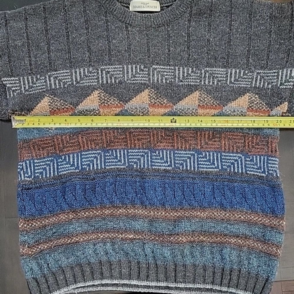 sweater - Picture 4 of 6